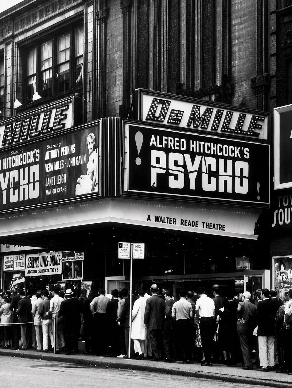 Alfred Hitchcock Psycho vintage Horror Movie Theater Horror Vin Frame Print Art